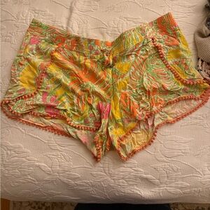 Lilly Pulitzer Tropical Print pull on Shorts